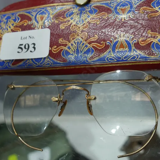 Cased set of vintage reading glasses