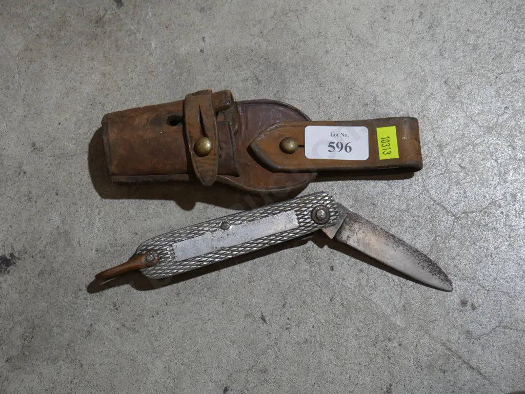 Vintage pocket knife and sheath Image 1++