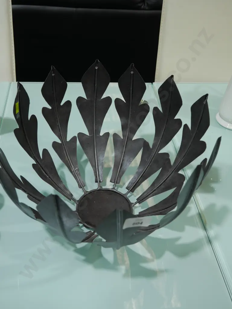 Metal fruit bowl Image 1++