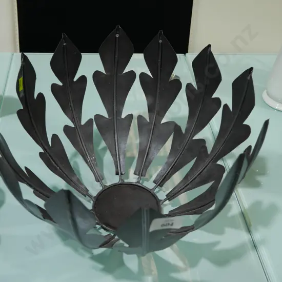 Metal fruit bowl