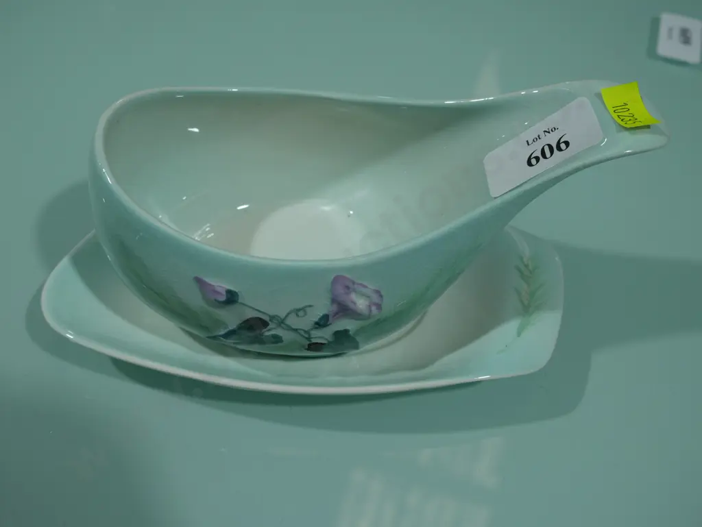 Carlton ware gravy jug and tray Image 1++