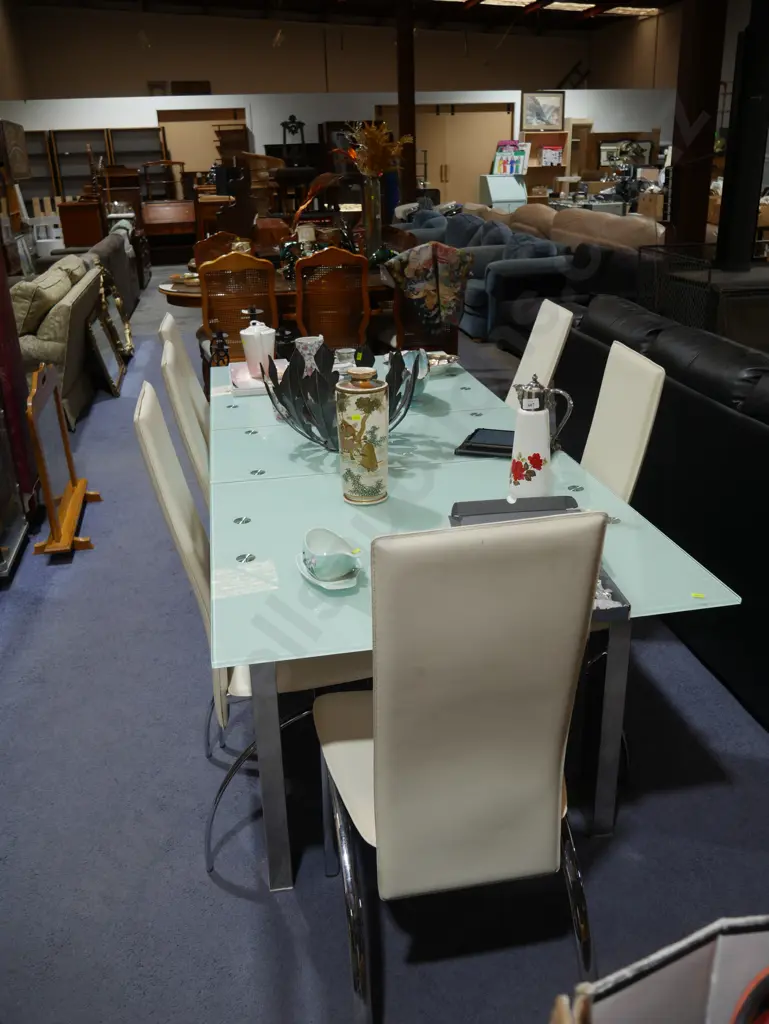 Extendable glass top dining table and 6 chairs Image 1++