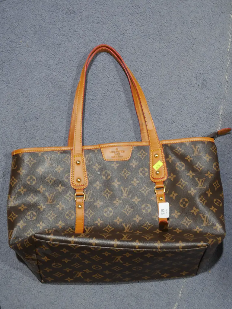 Replica Louis Vuitton bag Image 1++