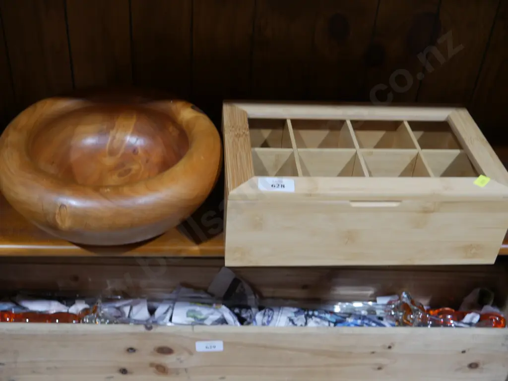 Wooden bowl, wooden display box Image 1++
