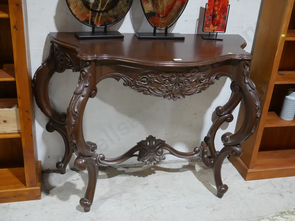 Ornate carved console table Image 1++