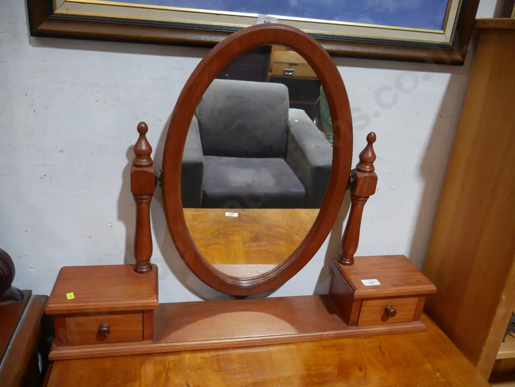 Dressing table mirror Image 1++