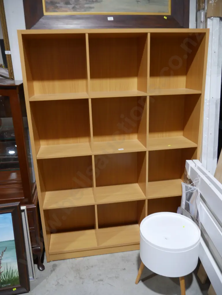 Pigeon hole bookcase Image 1++