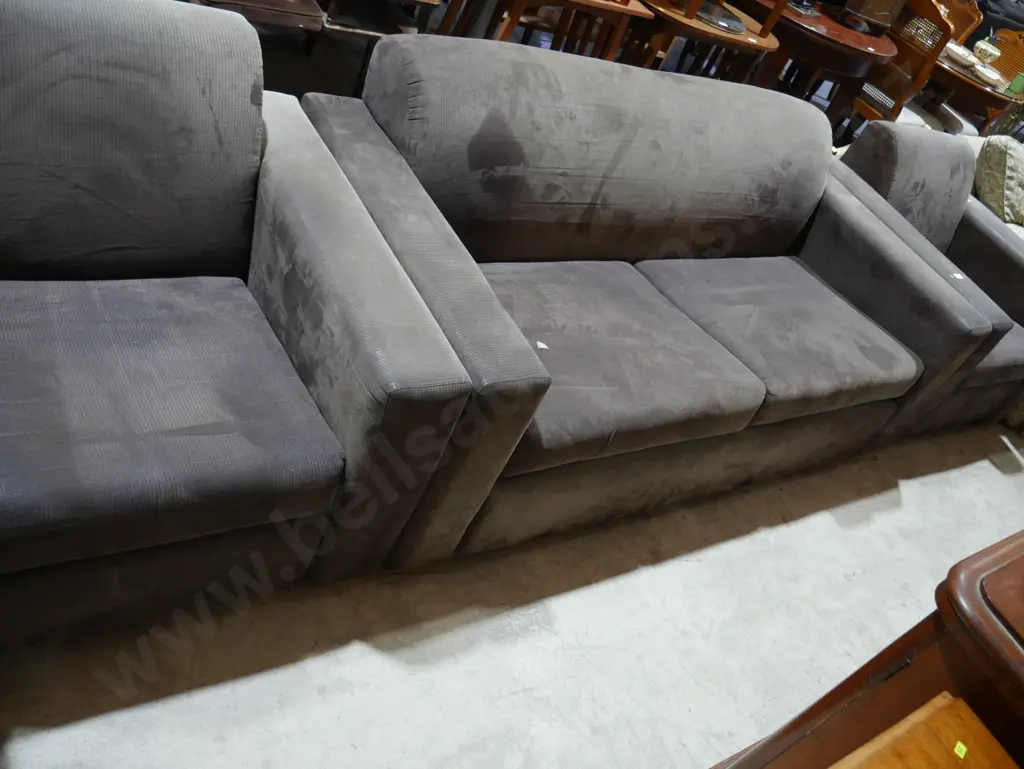 3 piece lounge suite Image 1++