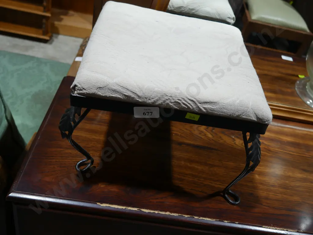 Foot stool Image 1++