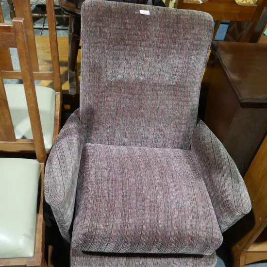 Elbow chair