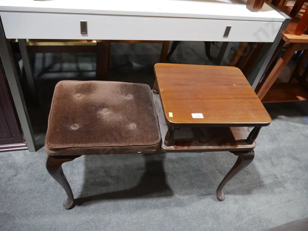 Telephone chatter seat Image 1++