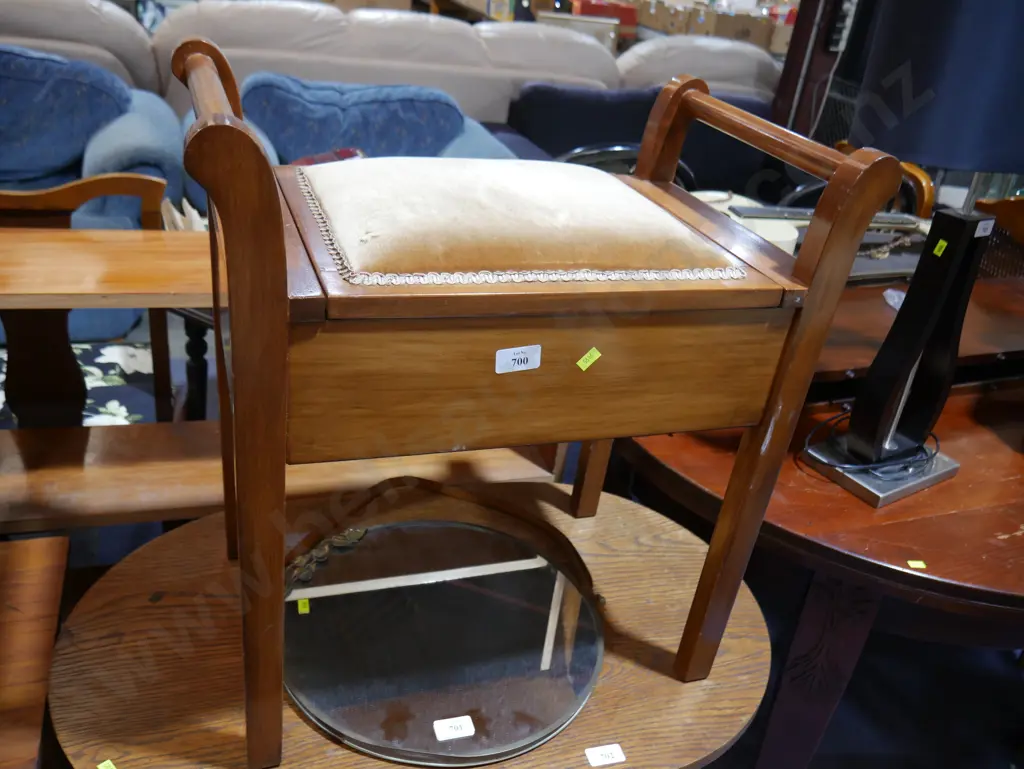 Piano stool Image 1++
