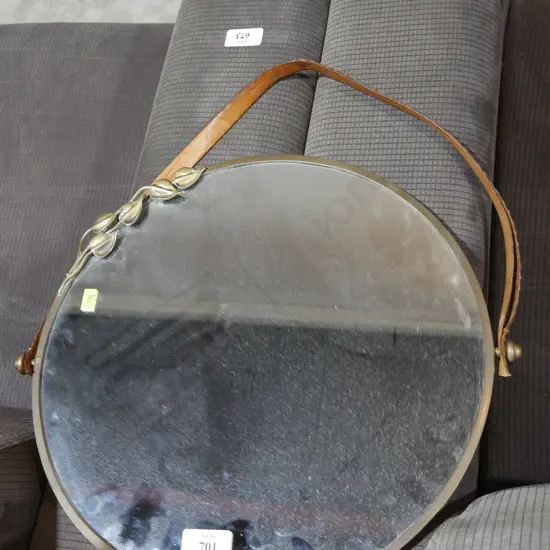 Round mirror