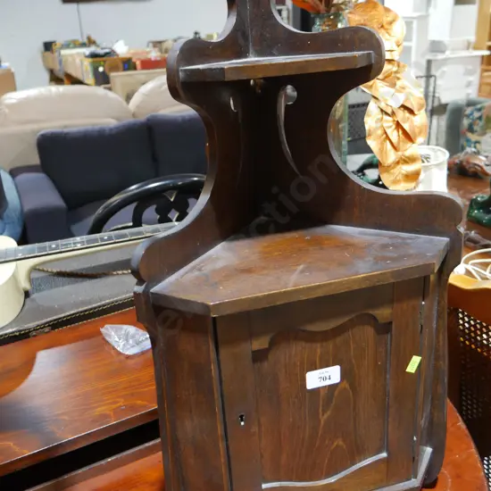 Wall hung corner cabinet