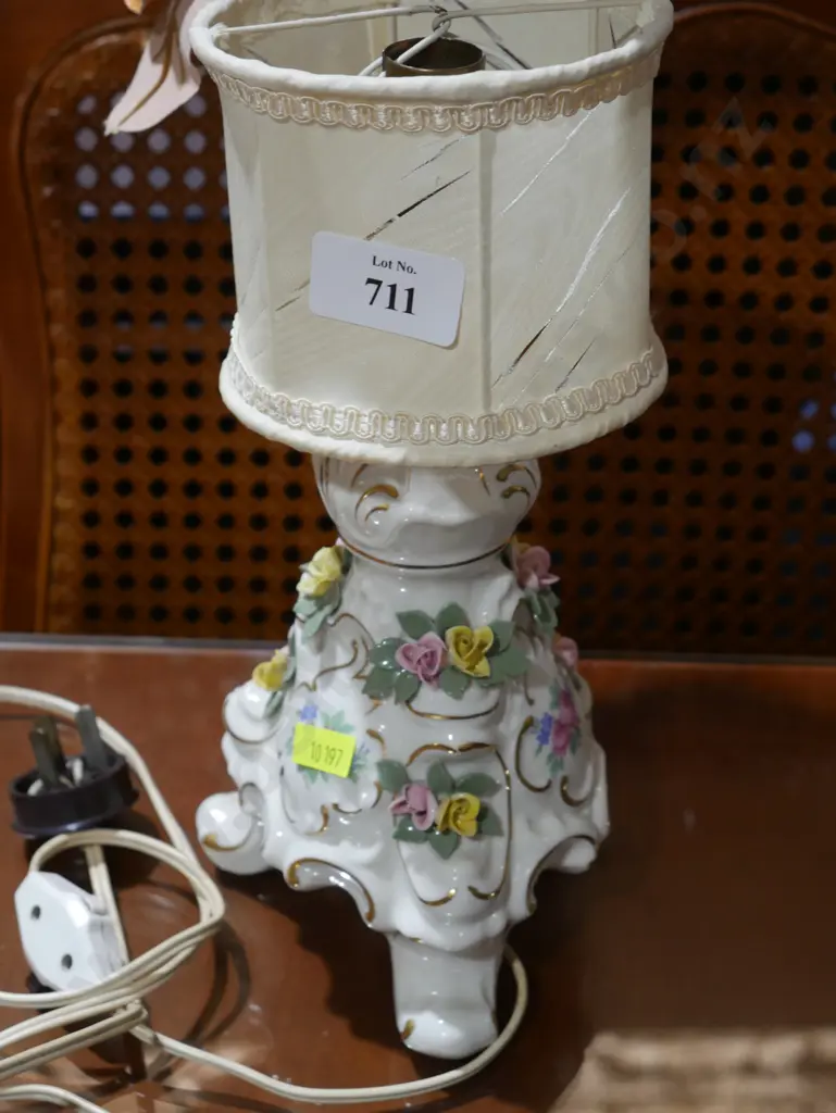 Porcelain table lamp Image 1++