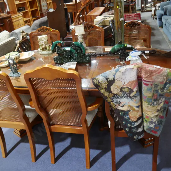 Extendable oval dining table and 6 chairs