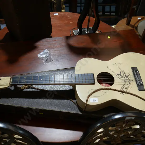 Text Morton guitar and case