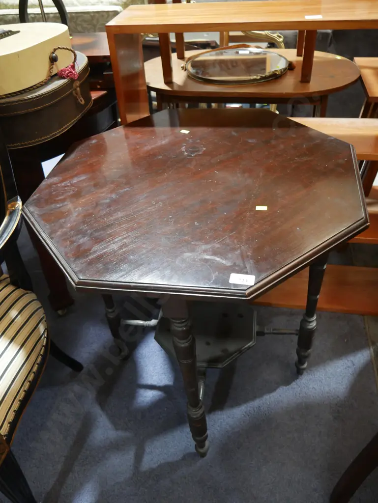 Spindle leg side table Image 1++