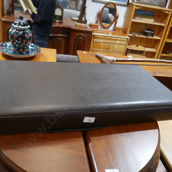 Collapsible storage box