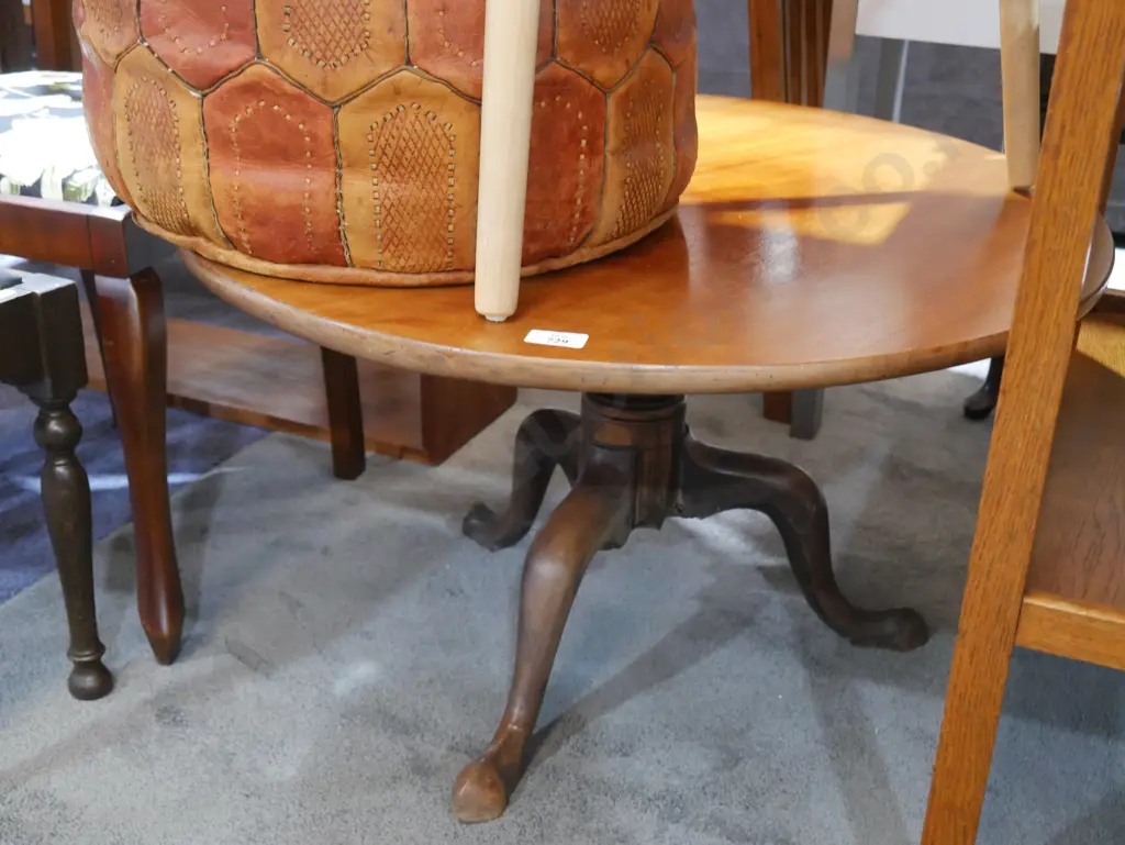 Side table Image 1++