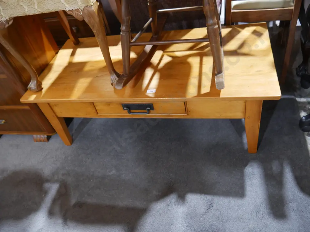 Large coffee table Image 1++