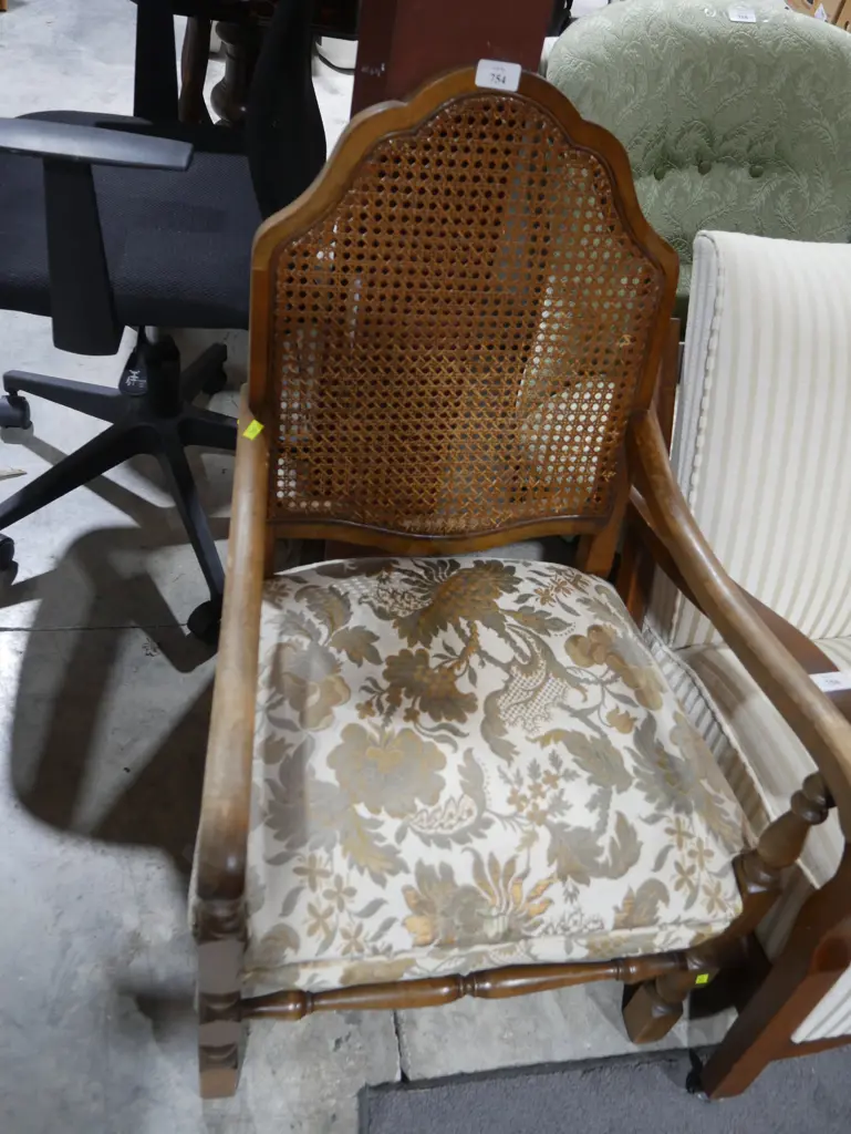 Elbow chair Image 1++