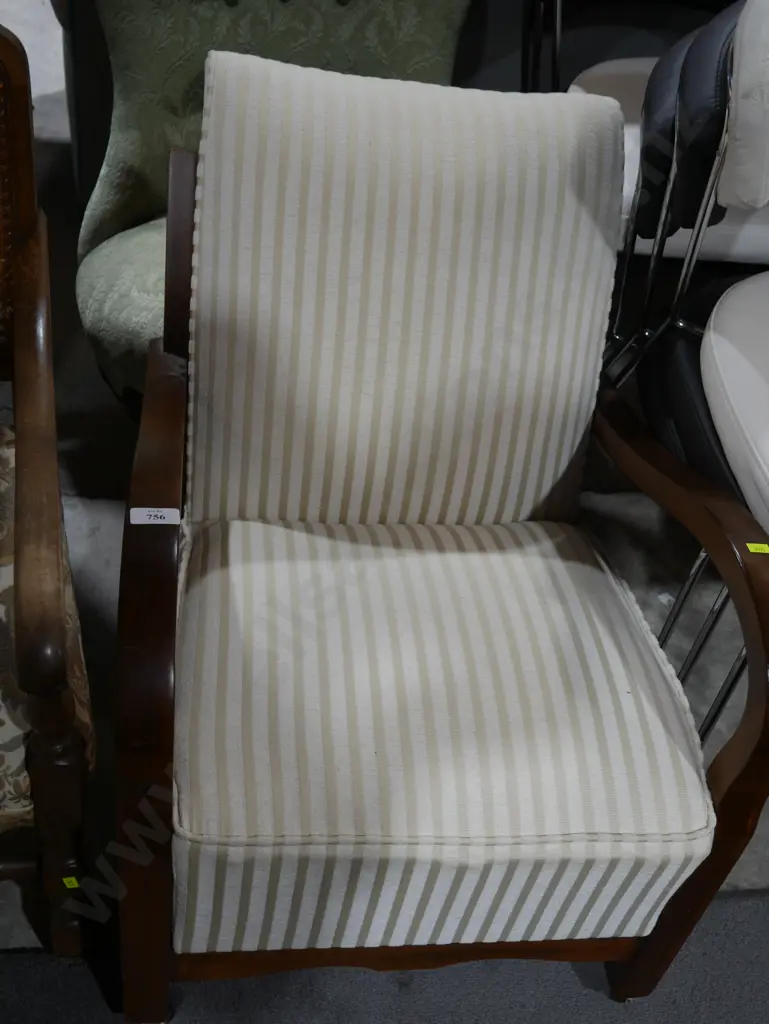 Elbow chair Image 1++