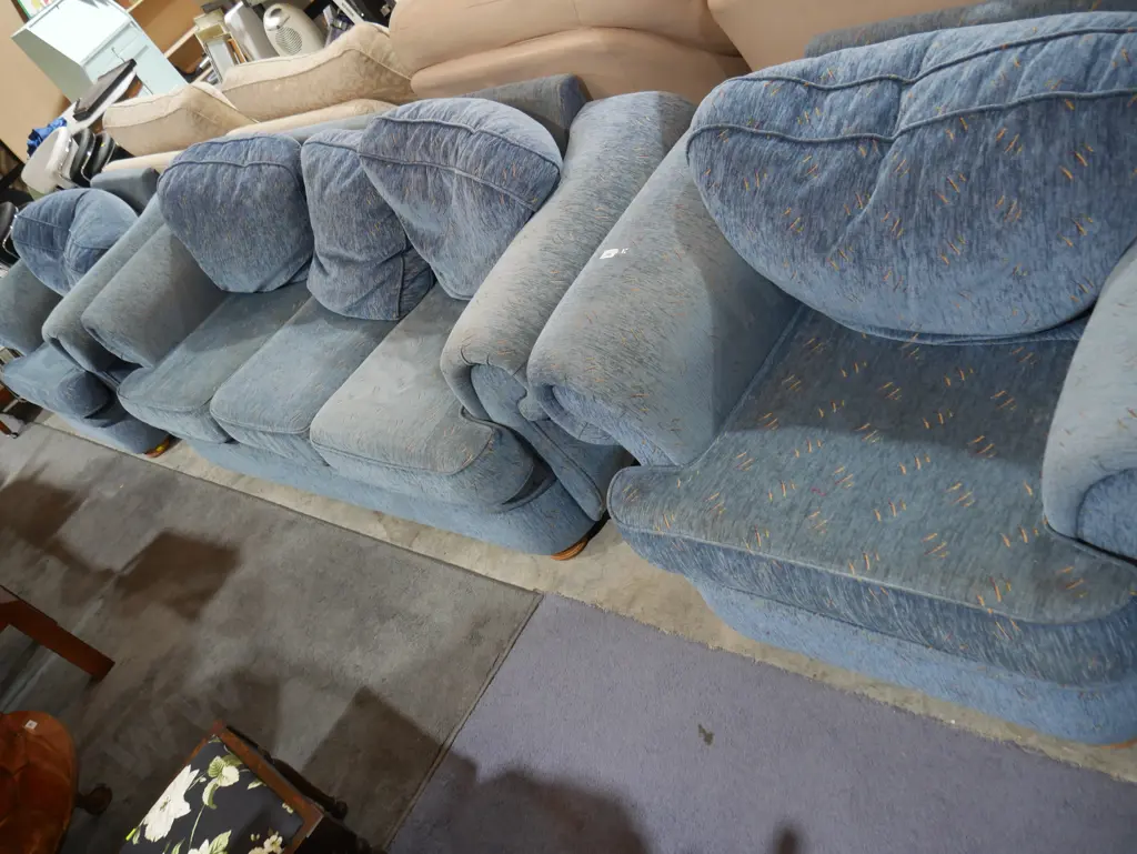 Blue three piece lounge suite Image 1++