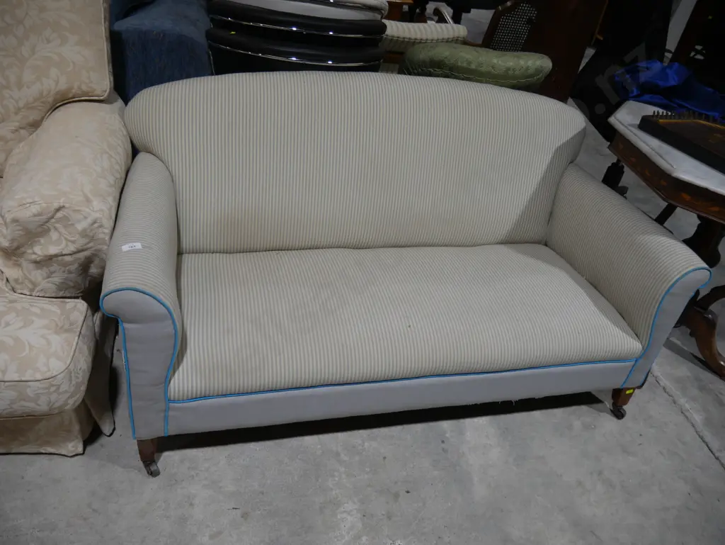 Couch Image 1++