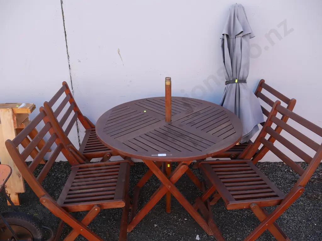 Folding wooden outdoor setting and sun umbrella Image 1++
