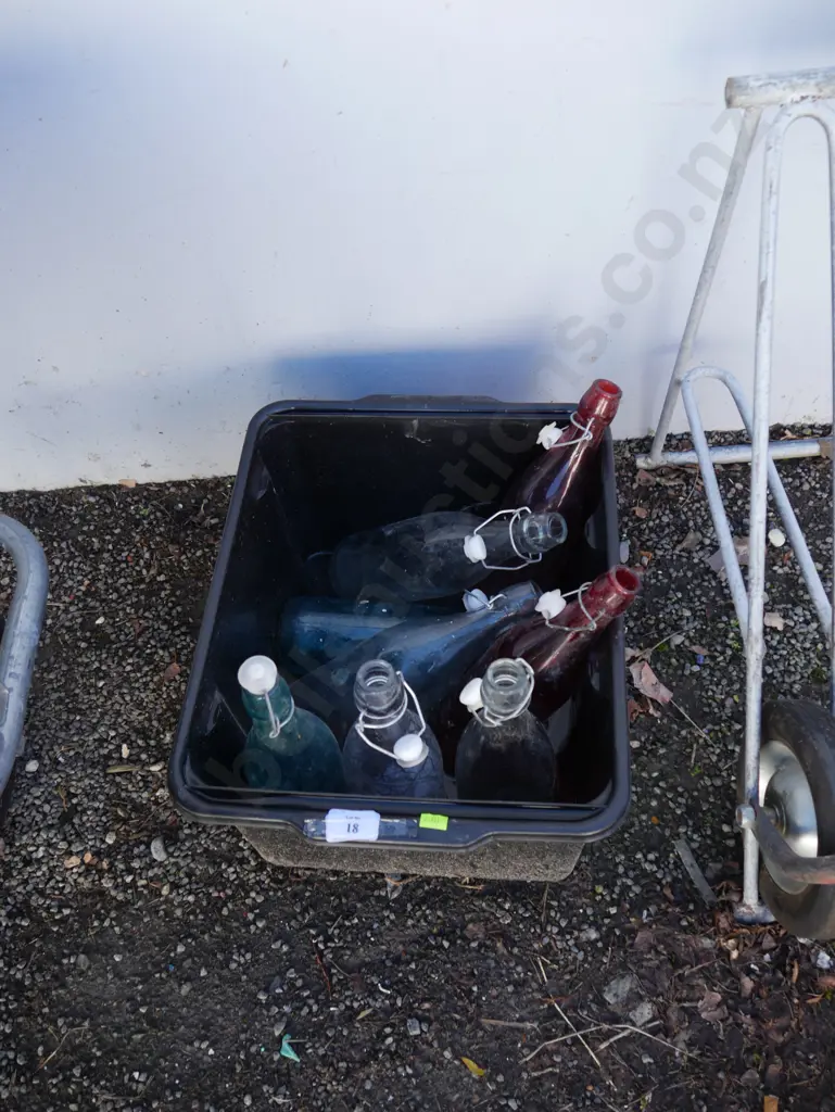 Swing top glass bottles Image 1++