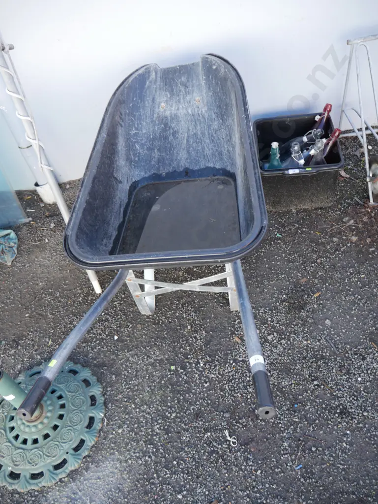 Wheelbarrow Image 1++