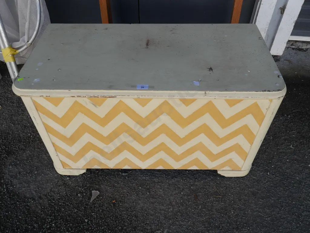 Wooden trunk Image 1++