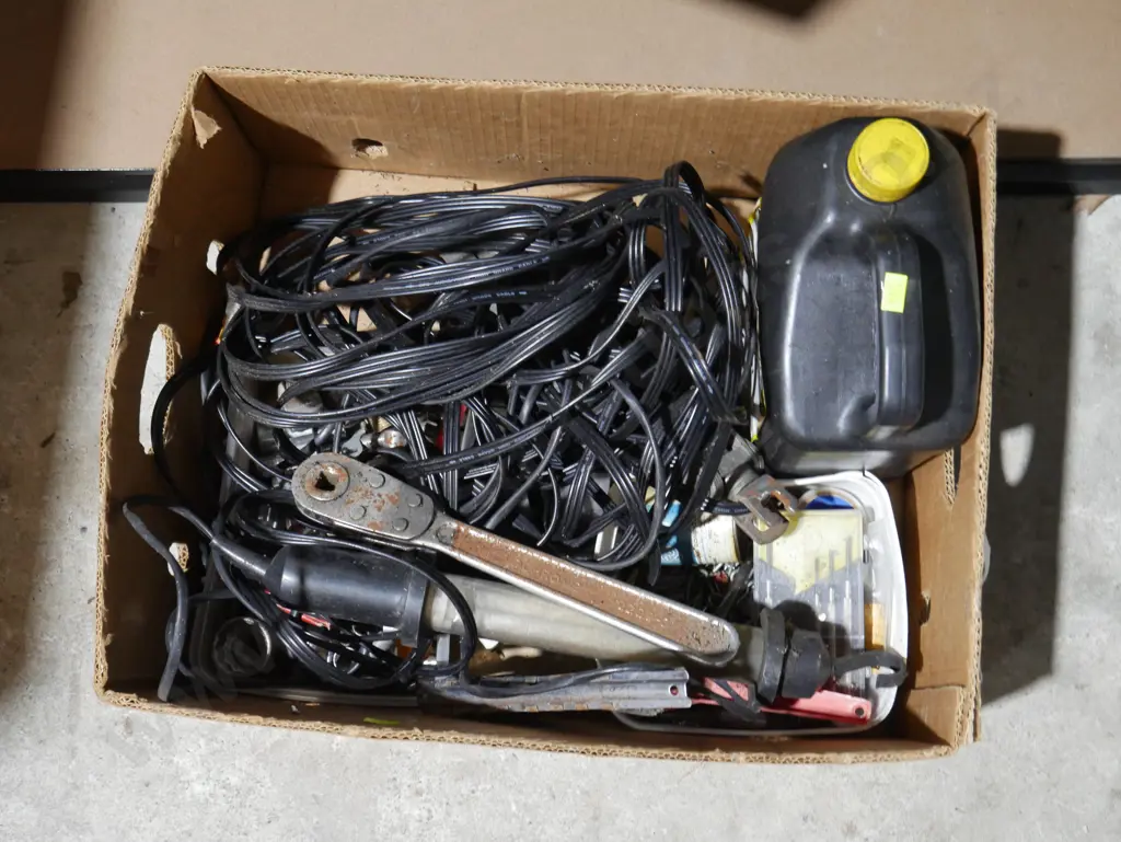 Box of cables, tools, lubricant Image 1++