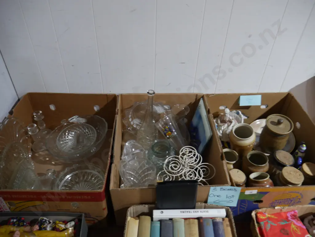 3 boxes of glassware, pottery Image 1++