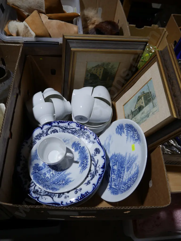 Blue and white china, artworks etc Image 1++