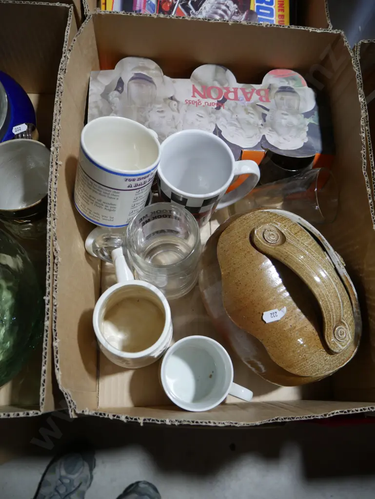 Chicken brick, glassware etc Image 1++
