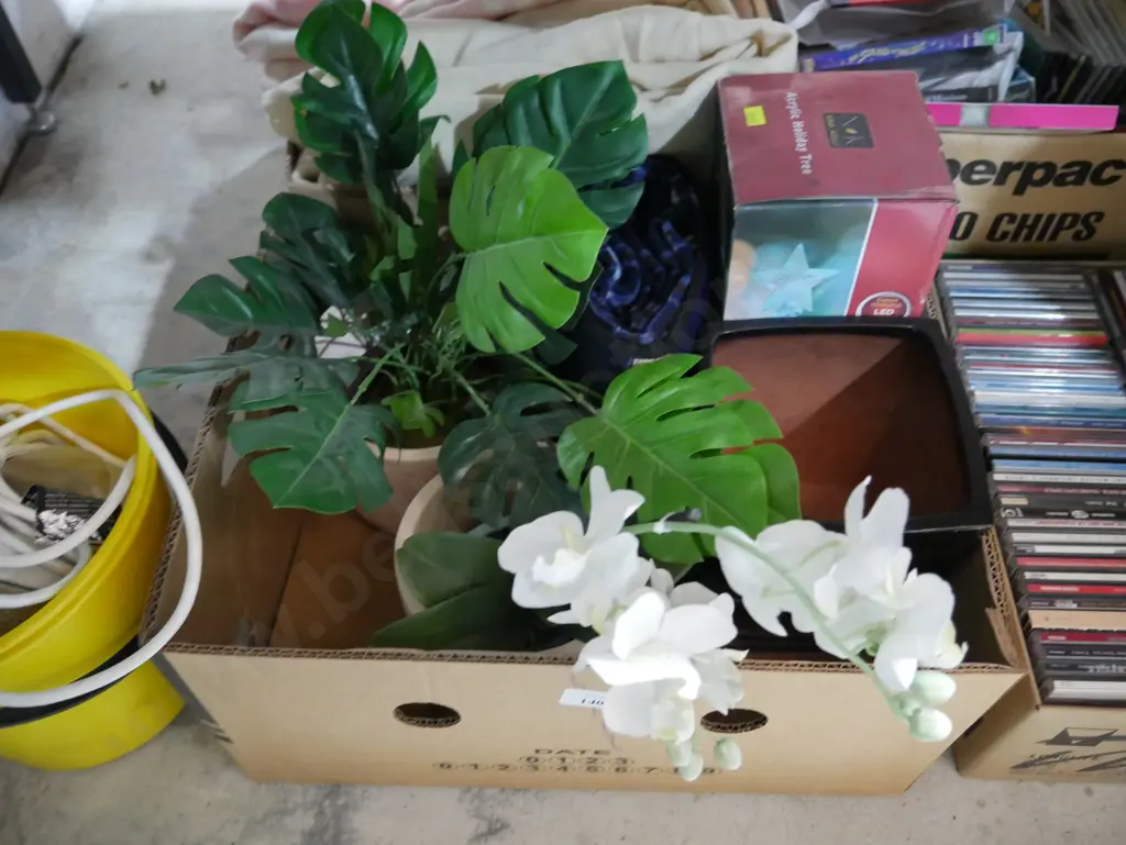 Plant pots, artificial plants etc Image 1++