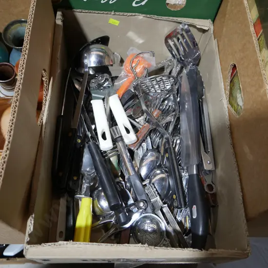 Cutlery, kitchen utensils