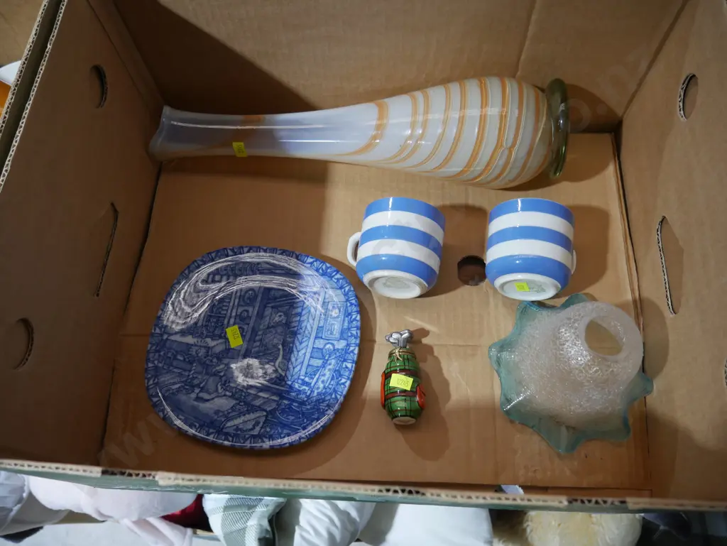 Art glass vase, Cornishware mugs etc Image 1++