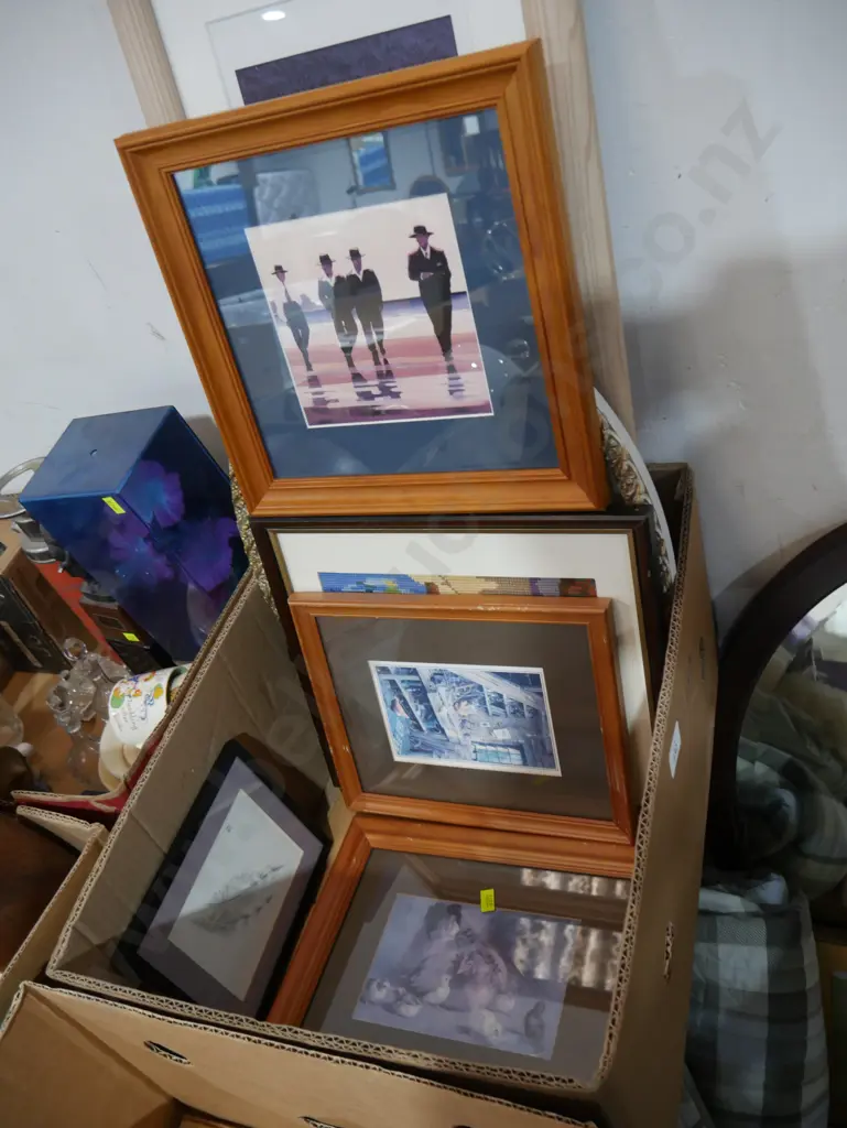 Mirror and artworks Image 1++