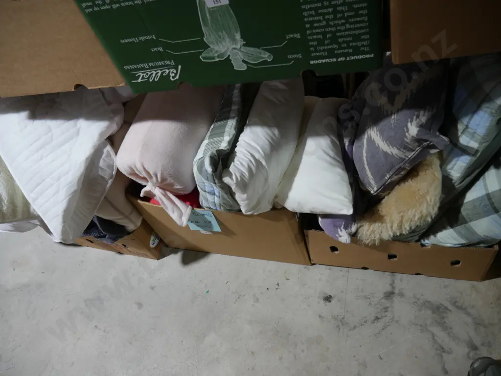 3 boxes of bedding Image 1++