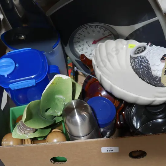 Pots, bathroom scale etc