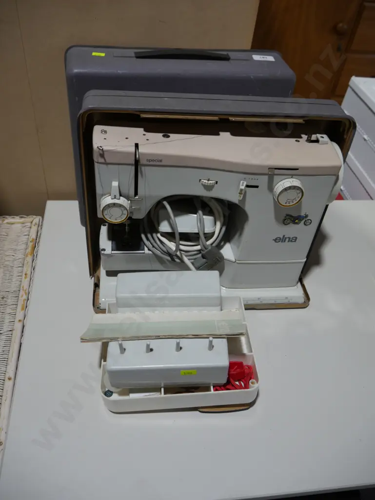 Elna sewing machine Image 1++