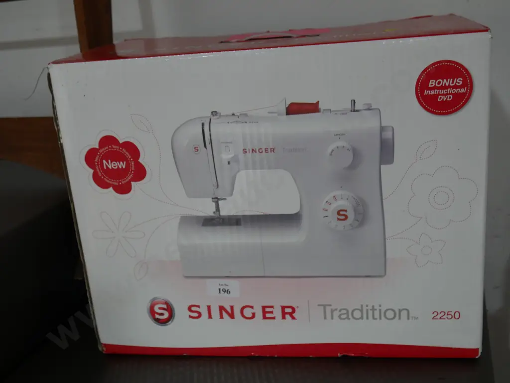 Singer sewing machine Image 1++