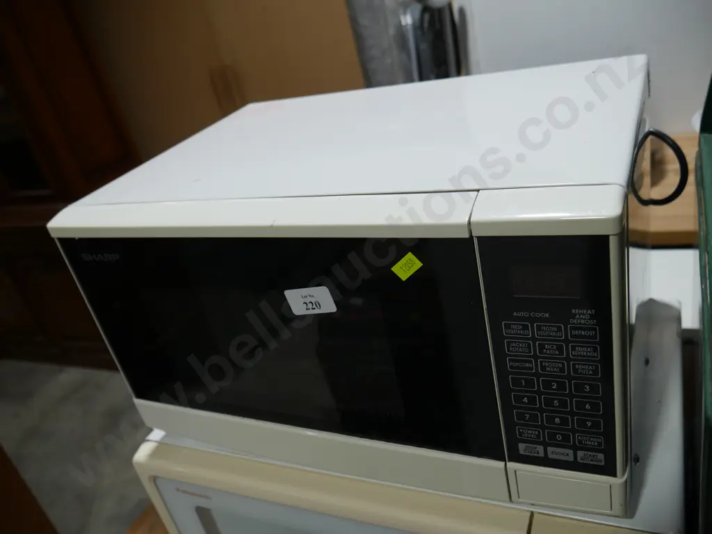 Sharp microwave Image 1++