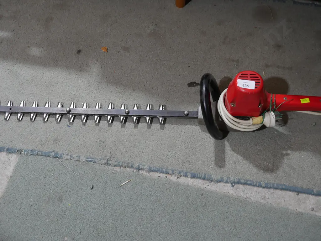 Freund electric hedge trimmer Image 1++