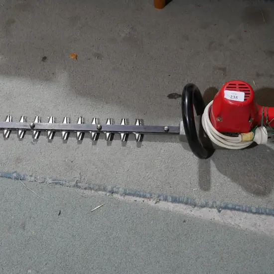 Freund electric hedge trimmer