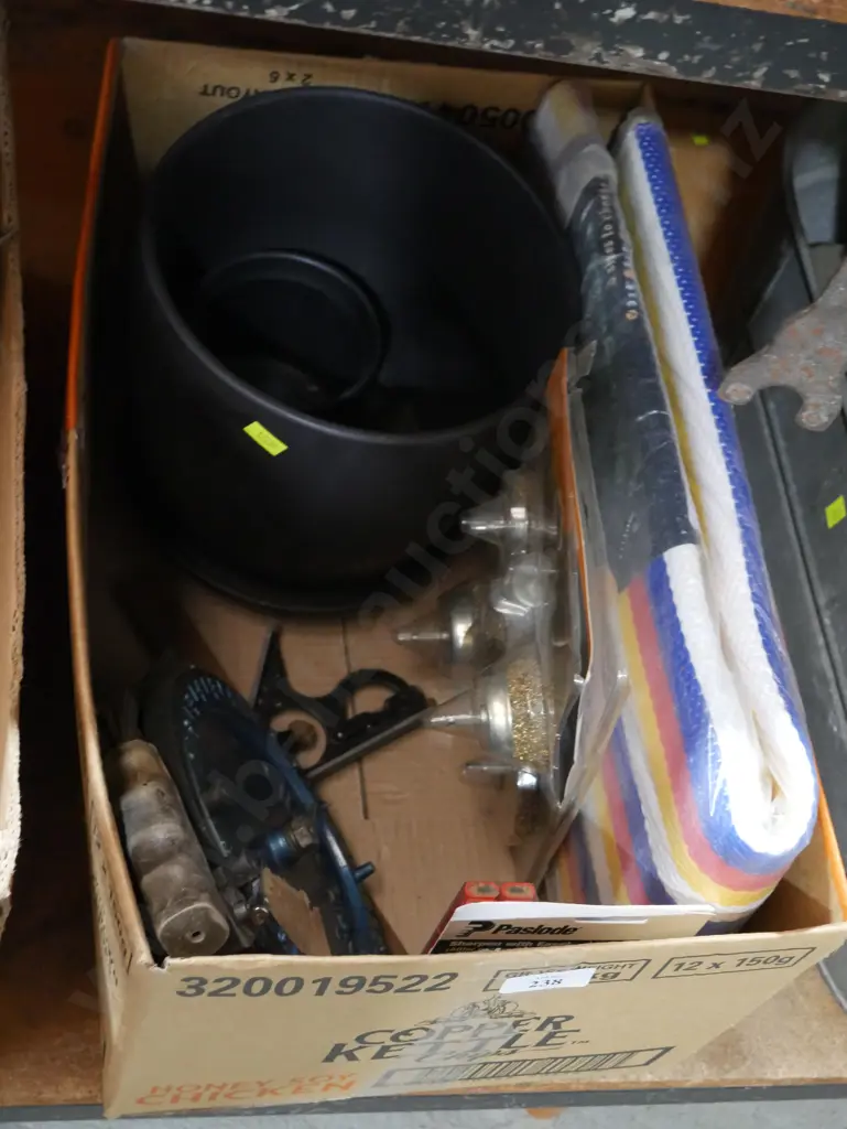 Wire brush set, pot etc Image 1++