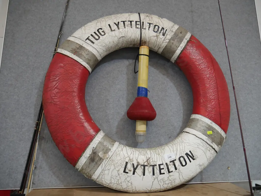 Tug Lyttelton boy and light Image 1++